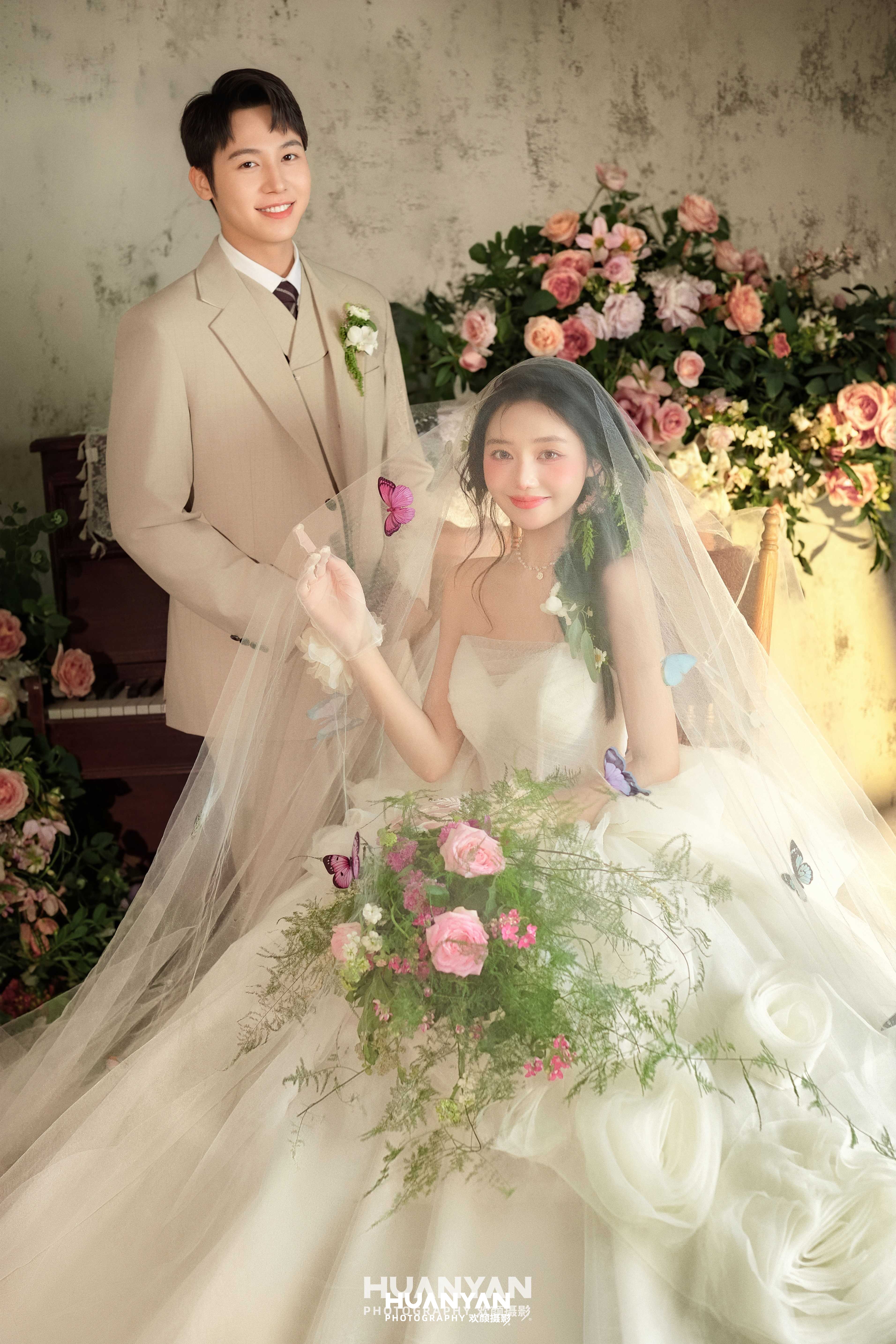 花影与共：韩式温柔婚纱照室内影棚实拍