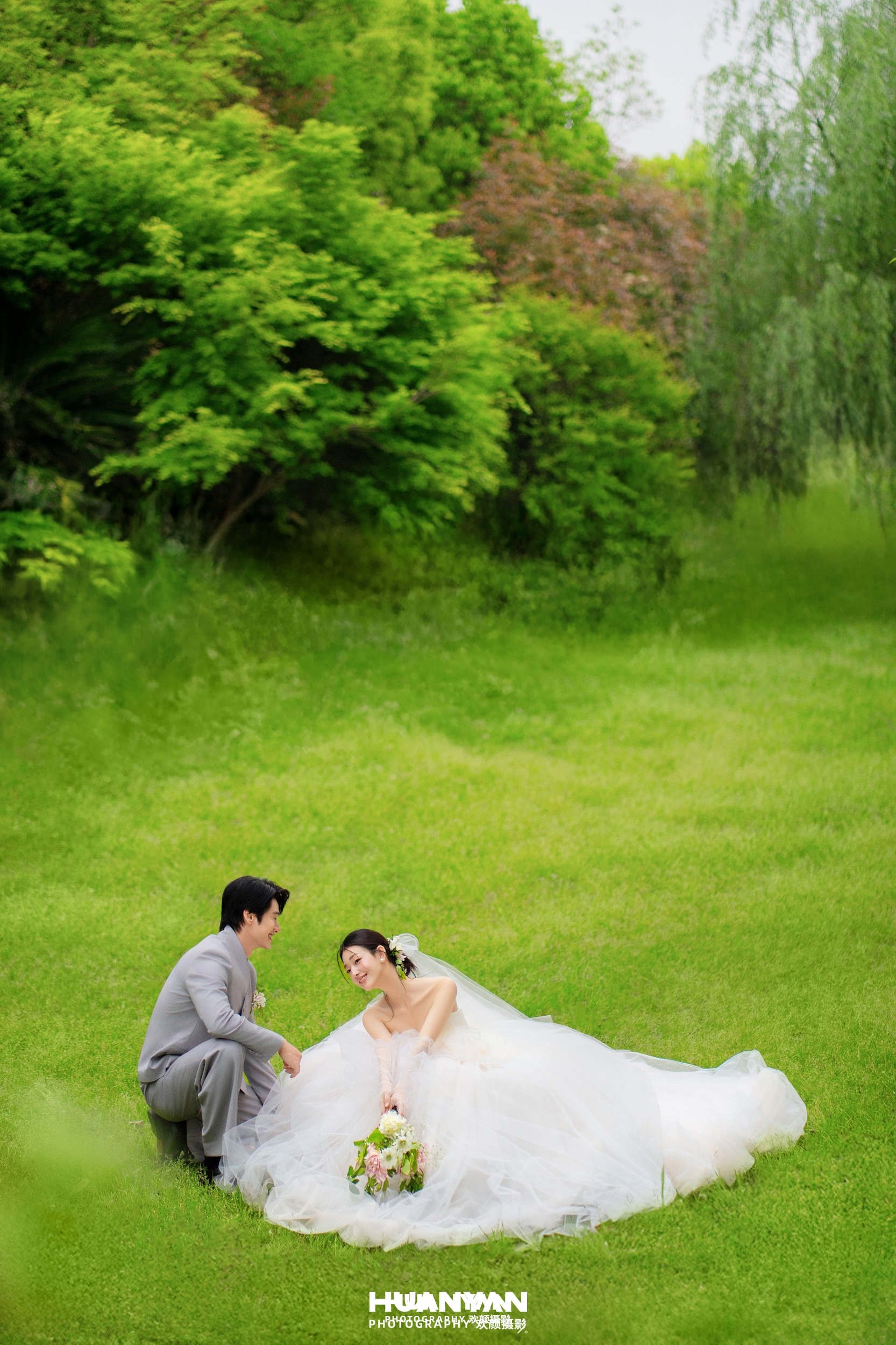 风起裙摆：清新自然婚纱照户外自然实拍