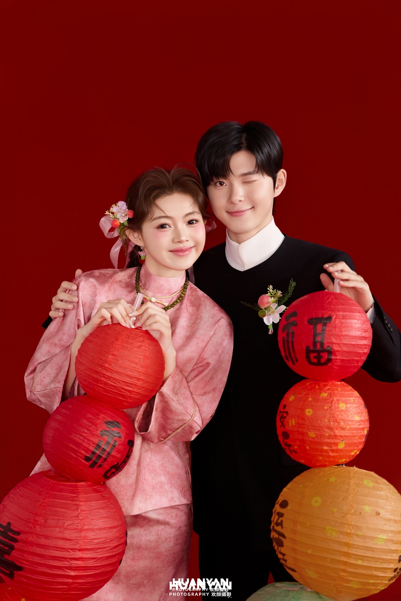 粉锦喜鲤客片第7张｜新中式婚纱照，摄于室内影棚