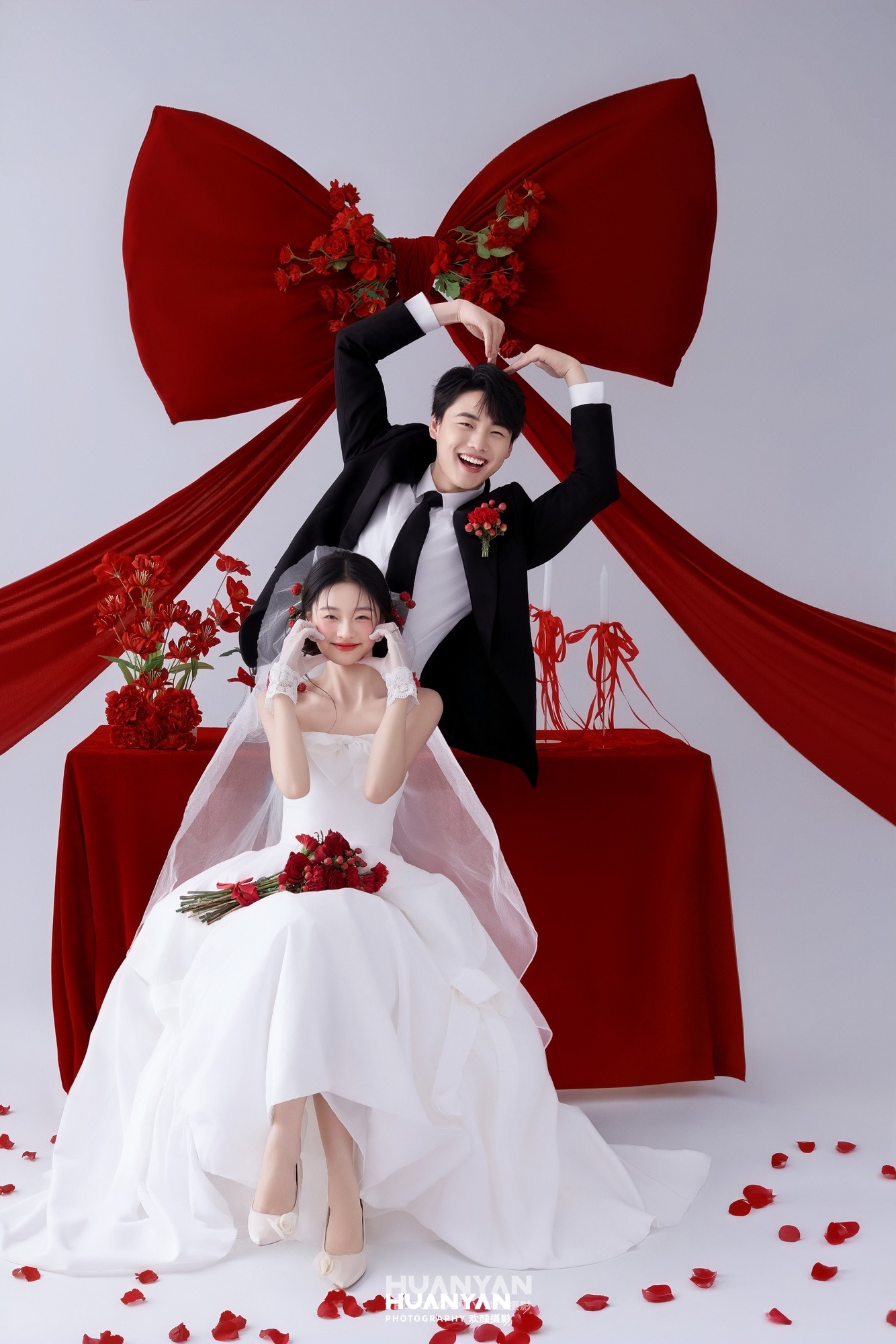 红丝结客片第11张｜新中式婚纱照，摄于室内影棚
