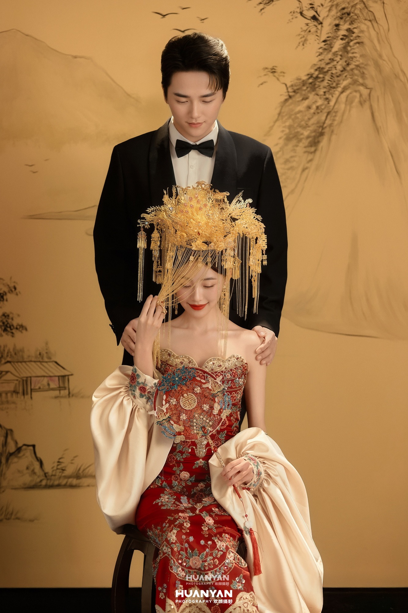 凤冠映画客片第7张｜新中式婚纱照，摄于室内影棚