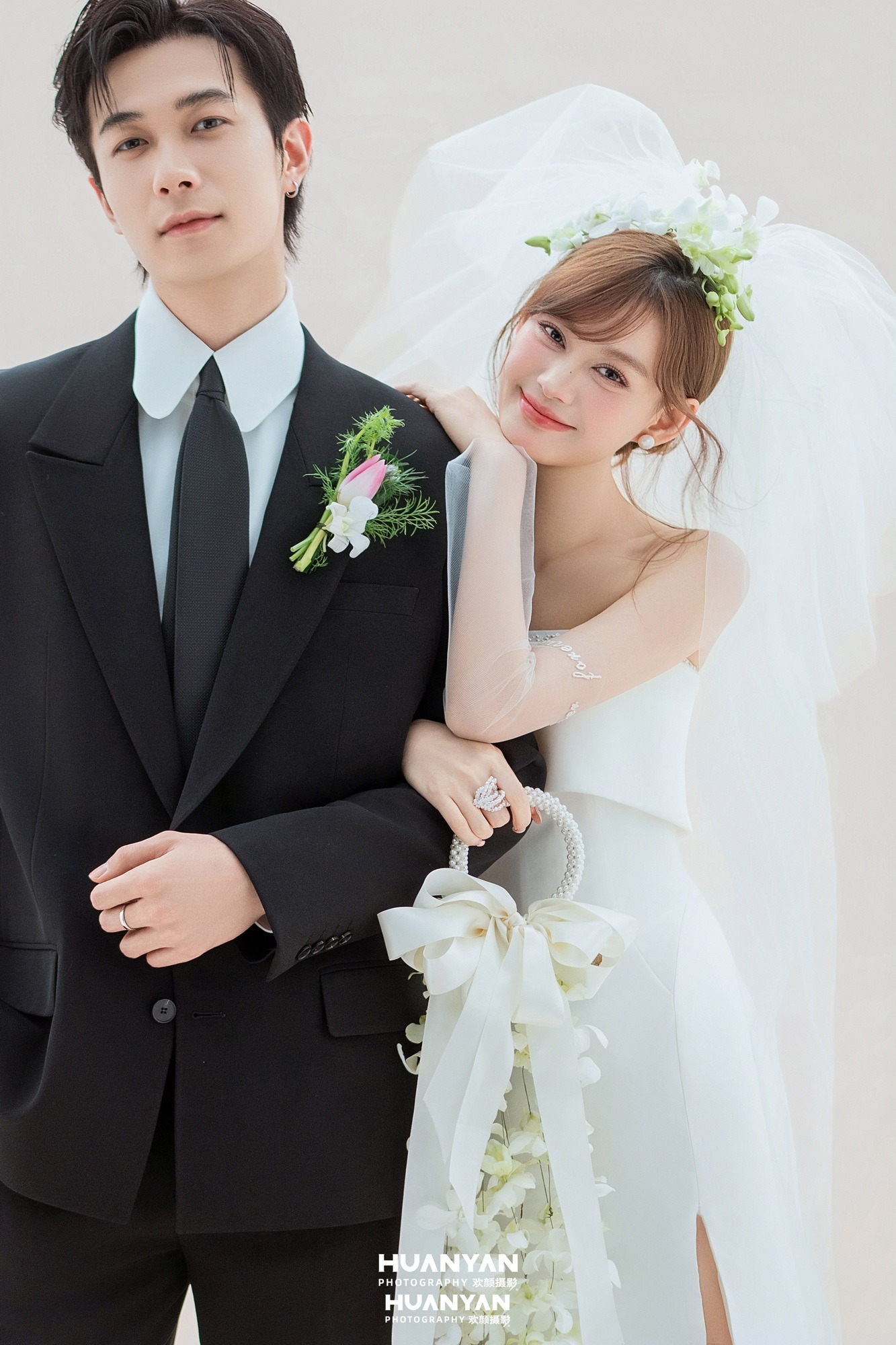 白兰花瀑客片第3张｜韩式温柔婚纱照，摄于室内影棚