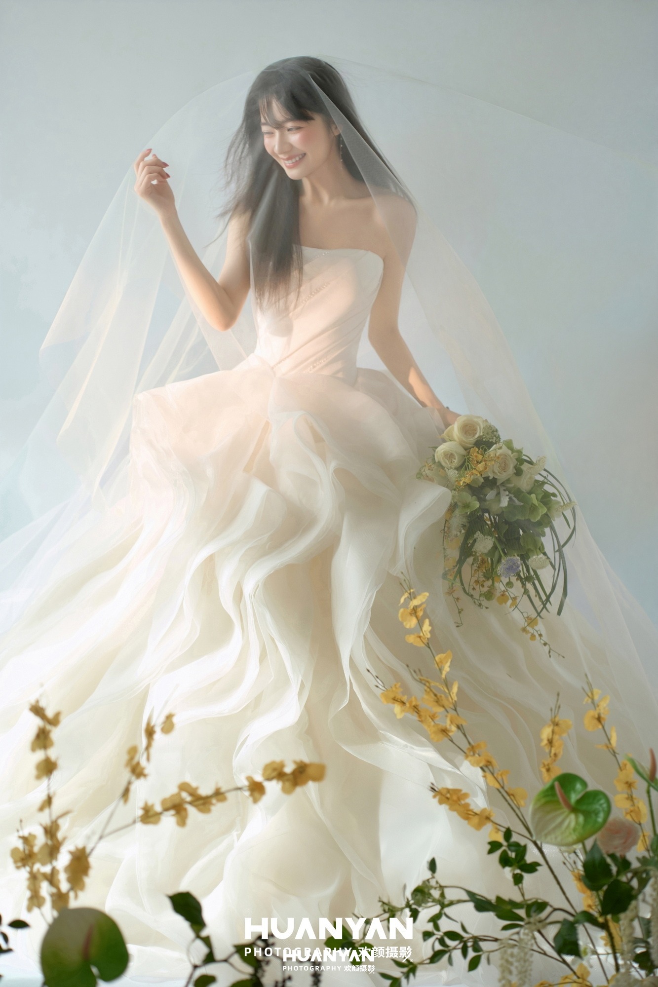 极简婚纱照 · 室内影棚场景 · 暖雾入怀客片