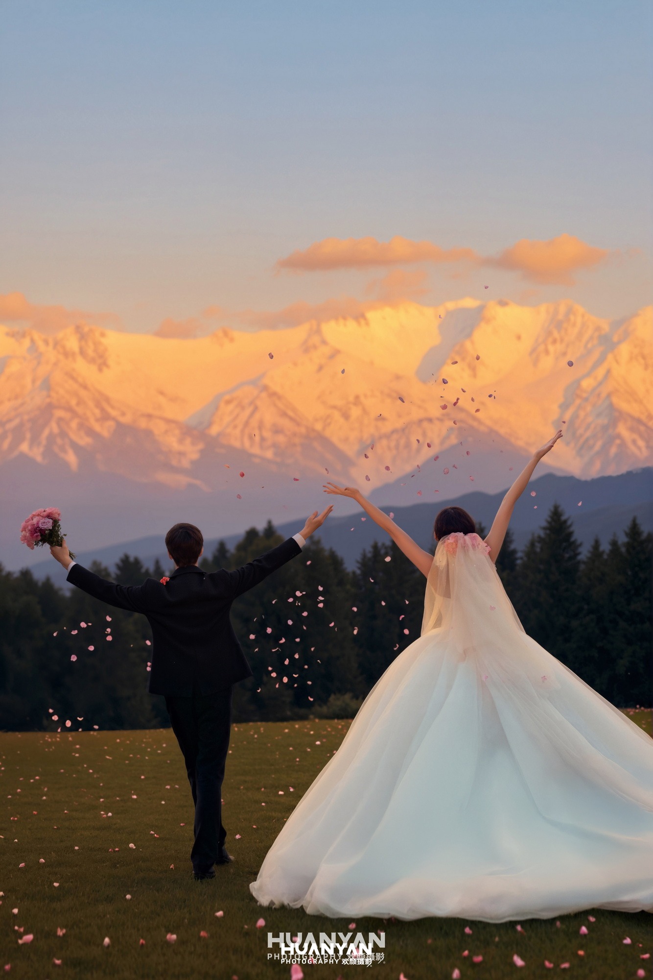 霞染雪山客片第11张｜浪漫唯美婚纱照，摄于户外自然