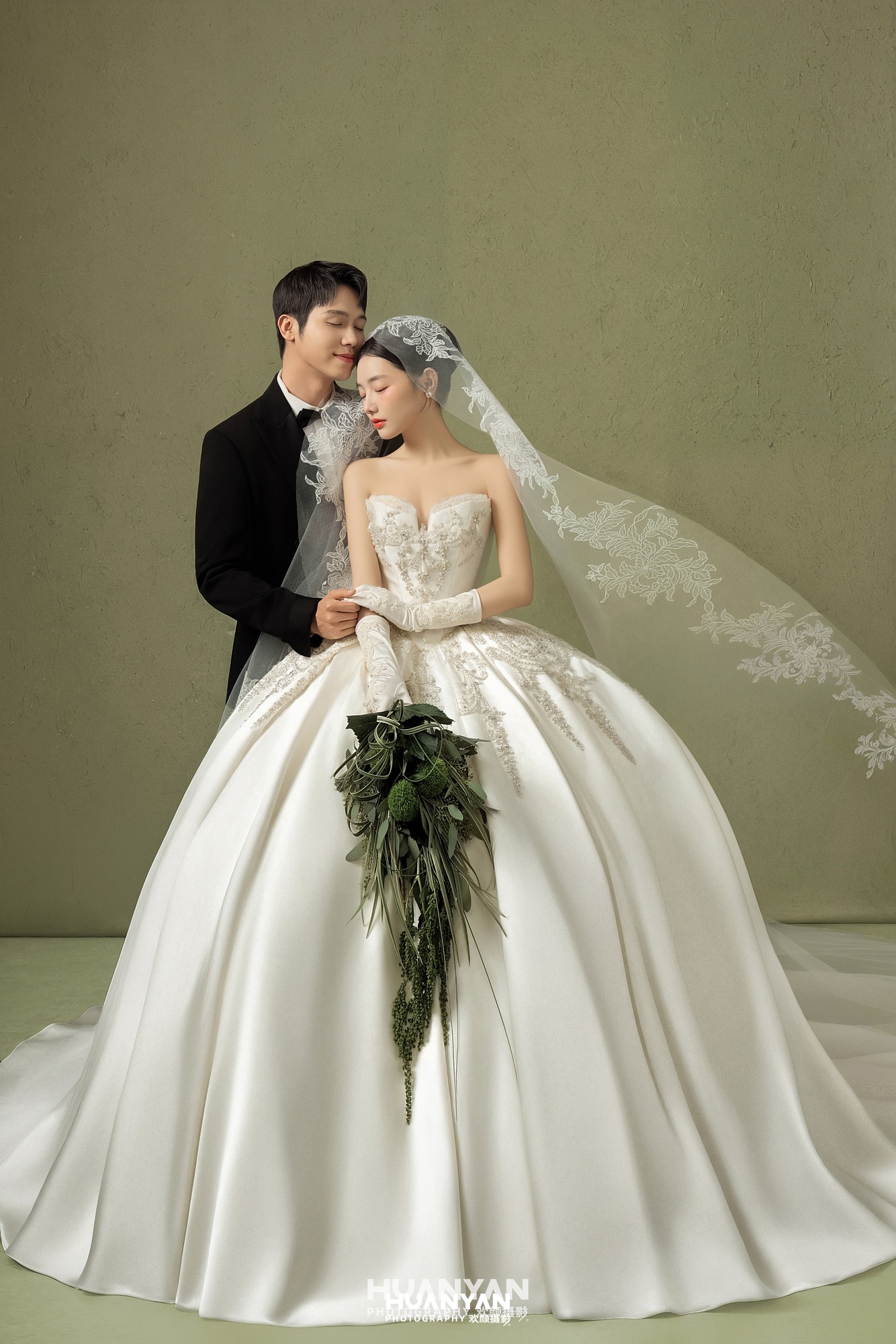 韩式温柔婚纱照 · 室内影棚场景 · 白裙青枝客片