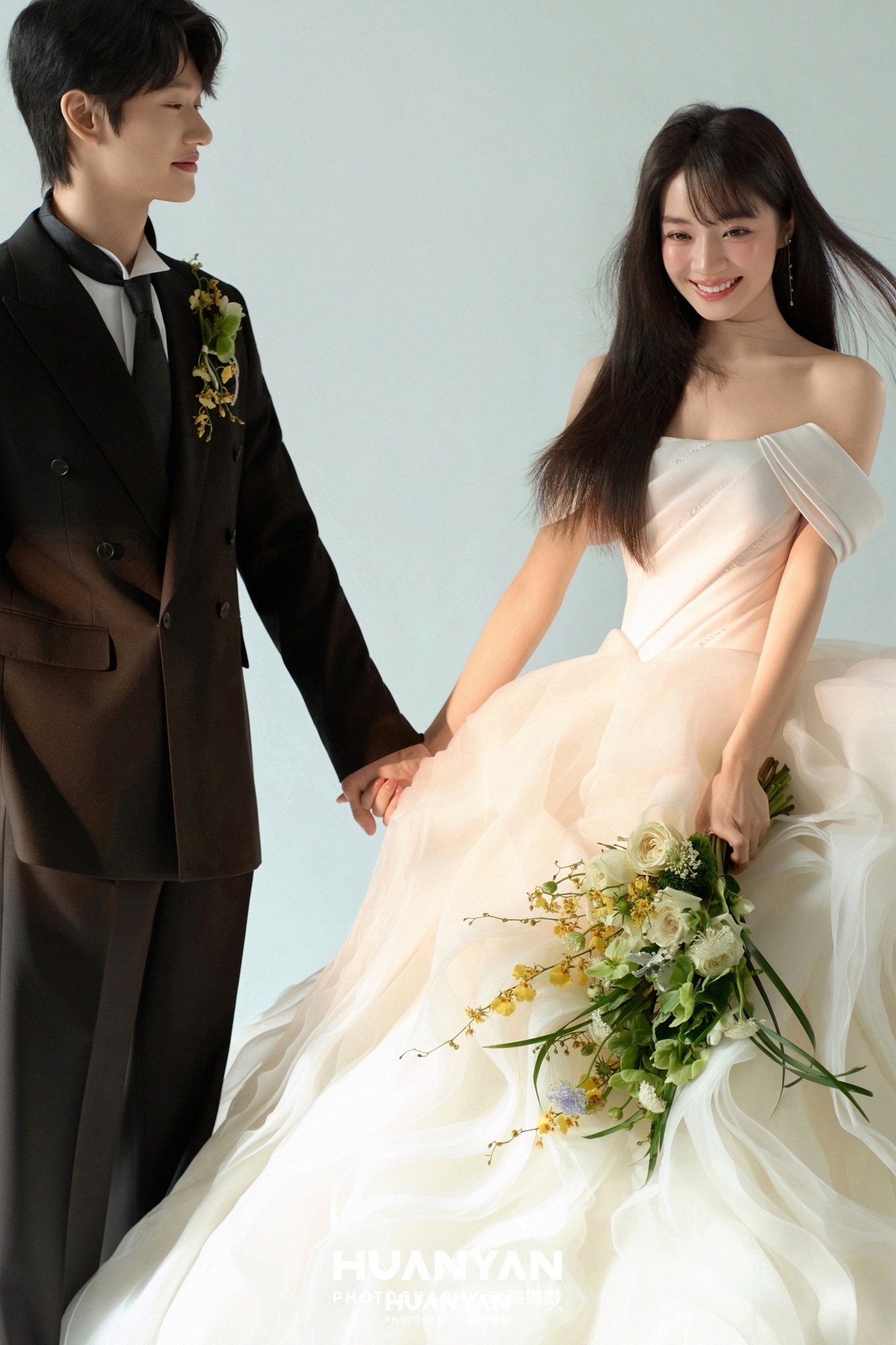 极简婚纱照 · 室内影棚场景 · 暖雾入怀客片