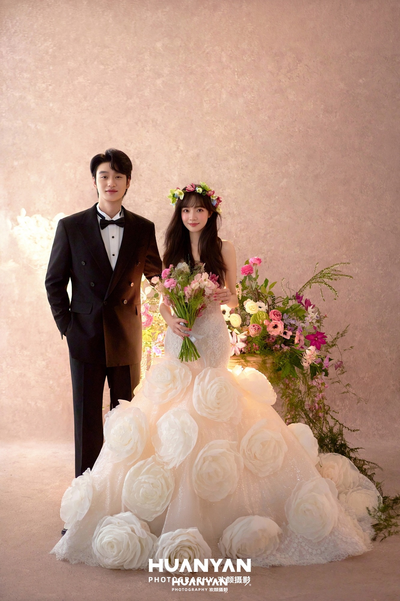 韩式温柔婚纱照 · 室内影棚场景 · 粉雾花园客片