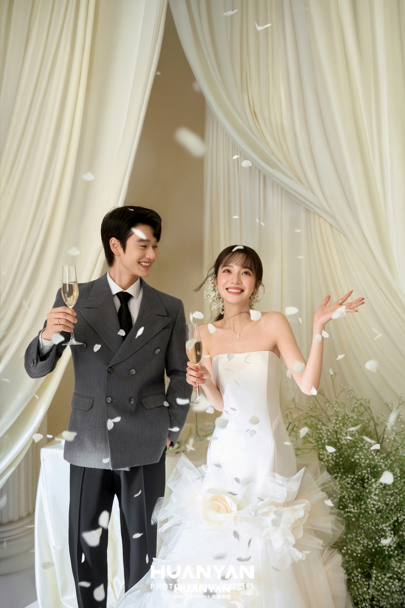 为爱举杯：韩式温柔婚纱照室内影棚实拍