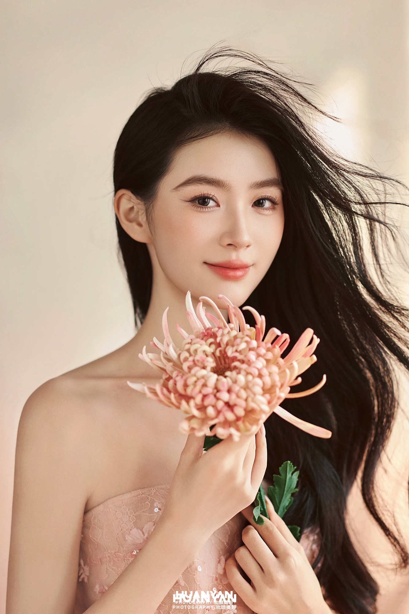 韩式温柔婚纱照 · 室内影棚场景 · 霞光小坐客片