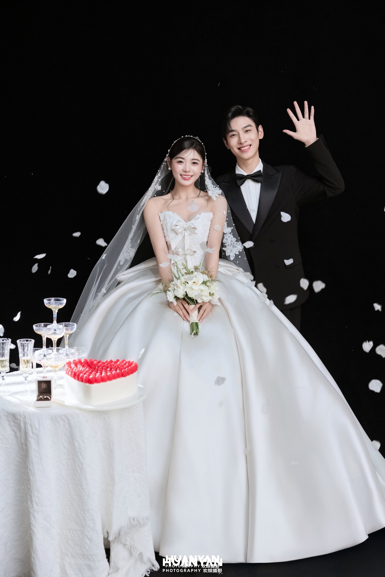 韩式温柔婚纱照 · 室内影棚场景 · 花雨干杯客片