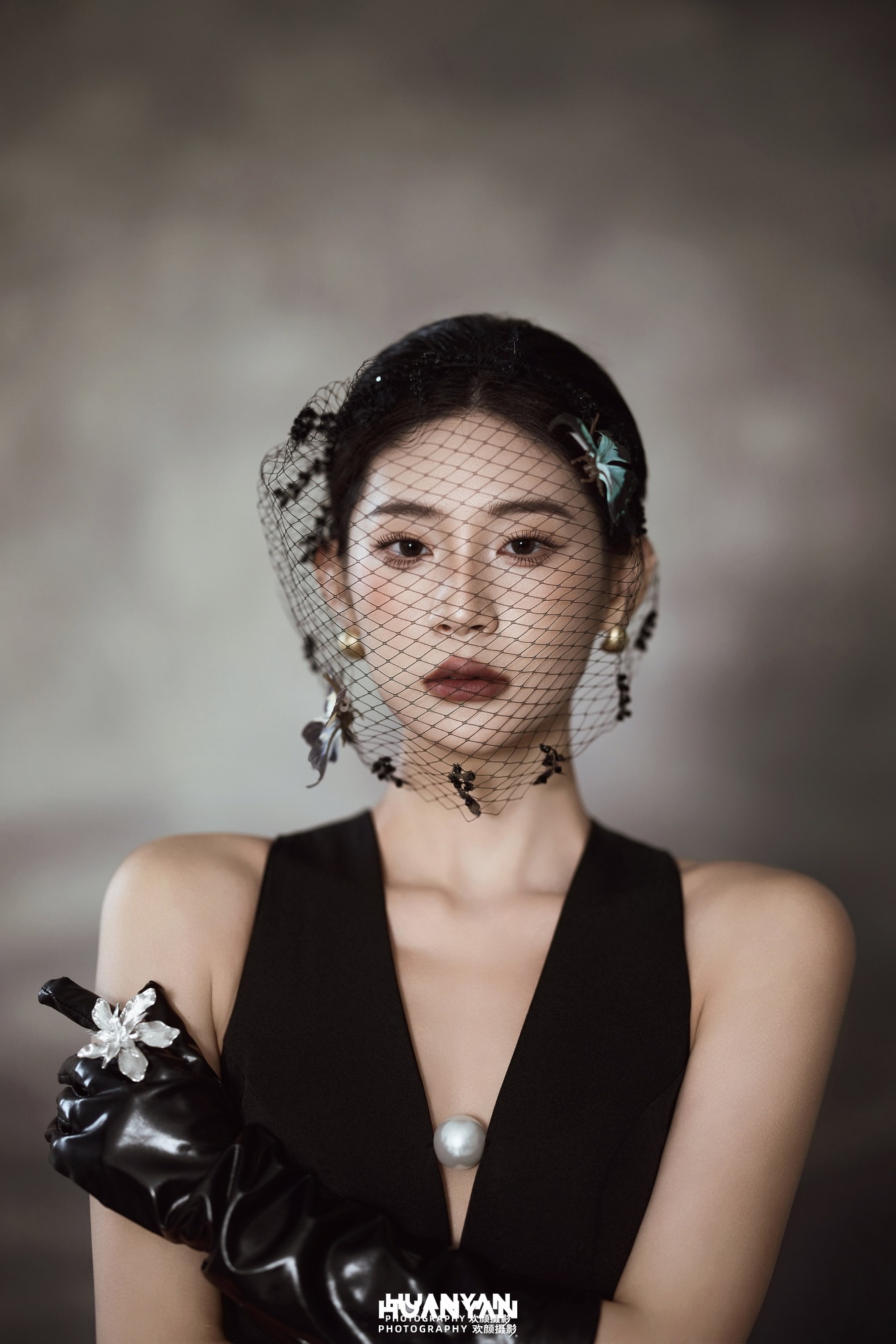 杂志时尚婚纱照 · 室内影棚场景 · 墨与白客片