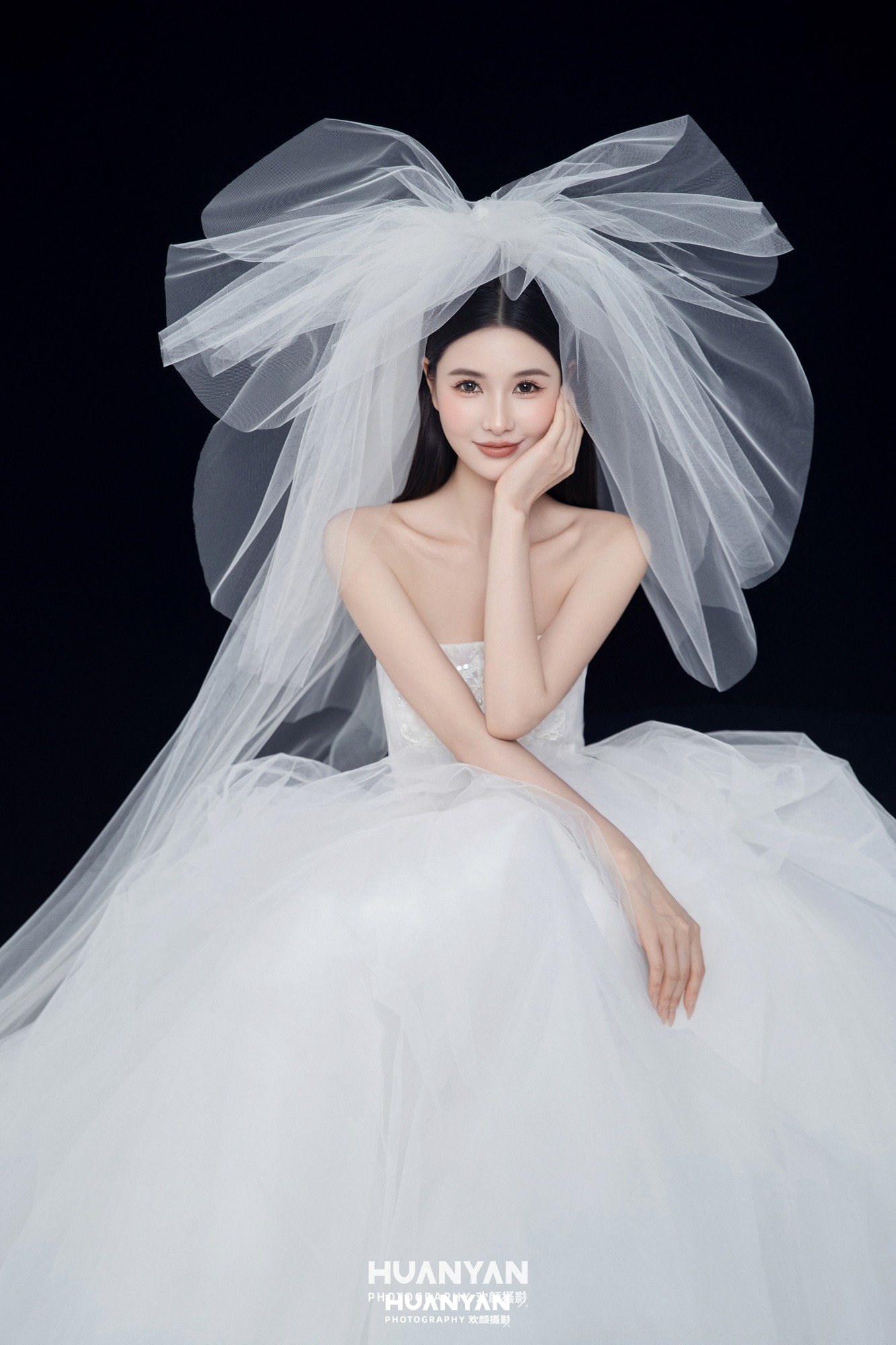 纱结如蝶客片第7张｜韩式温柔婚纱照，摄于室内影棚
