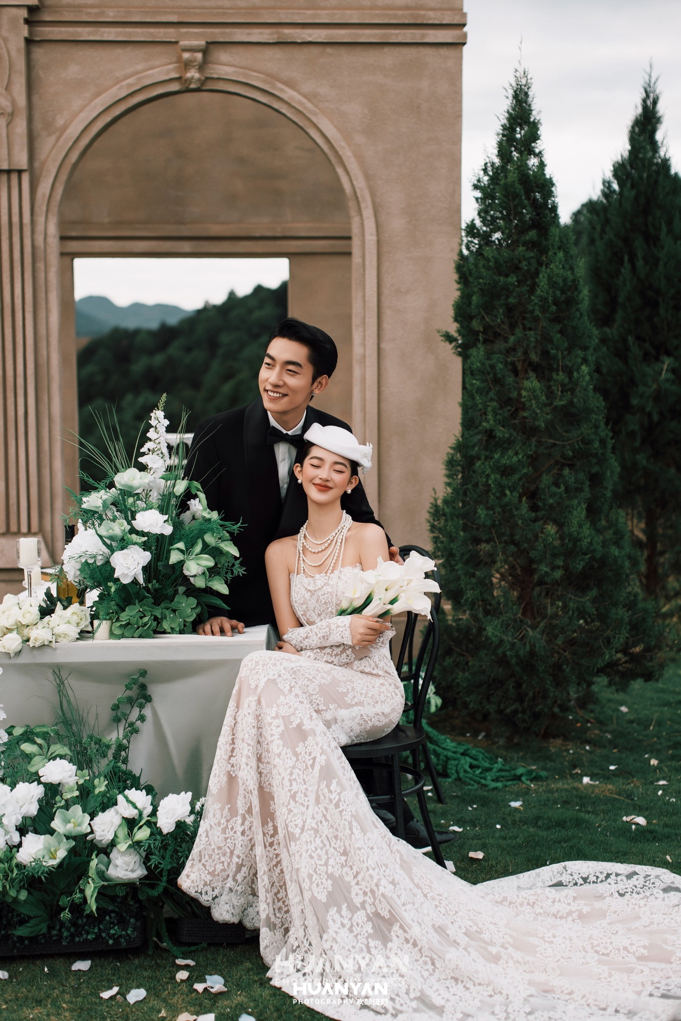 柏间风起客片第15张｜复古婚纱照，摄于户外自然