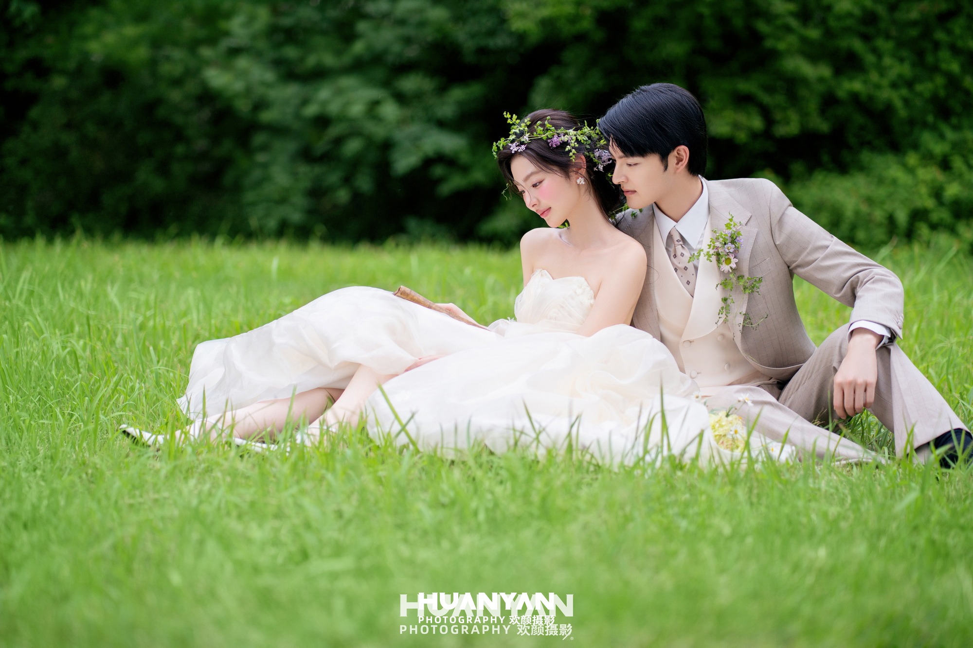 户外自然清新自然婚纱照实拍（绿茵花环系列）