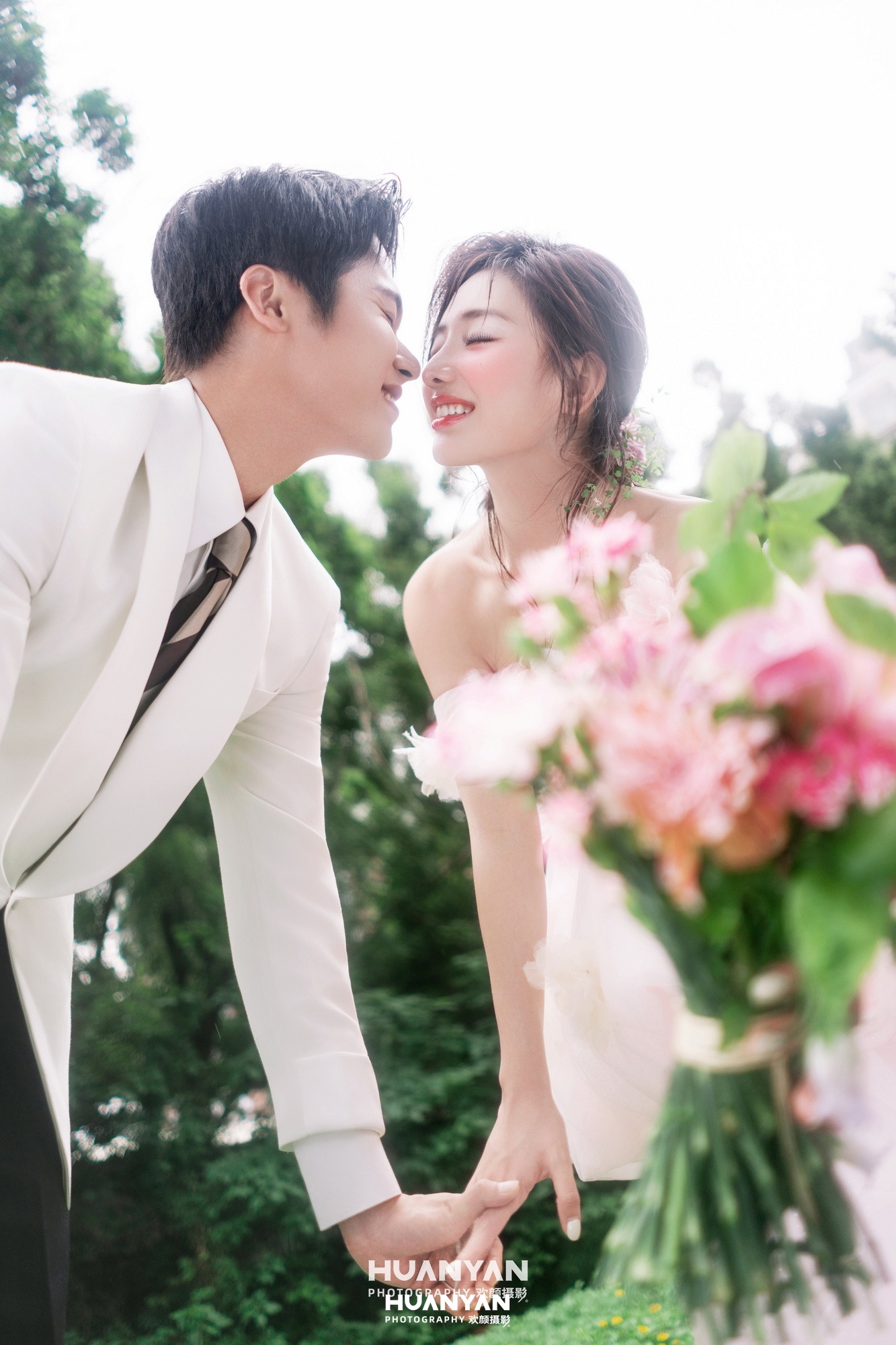 清新自然婚纱照 · 户外自然场景 · 粉纱拾春客片