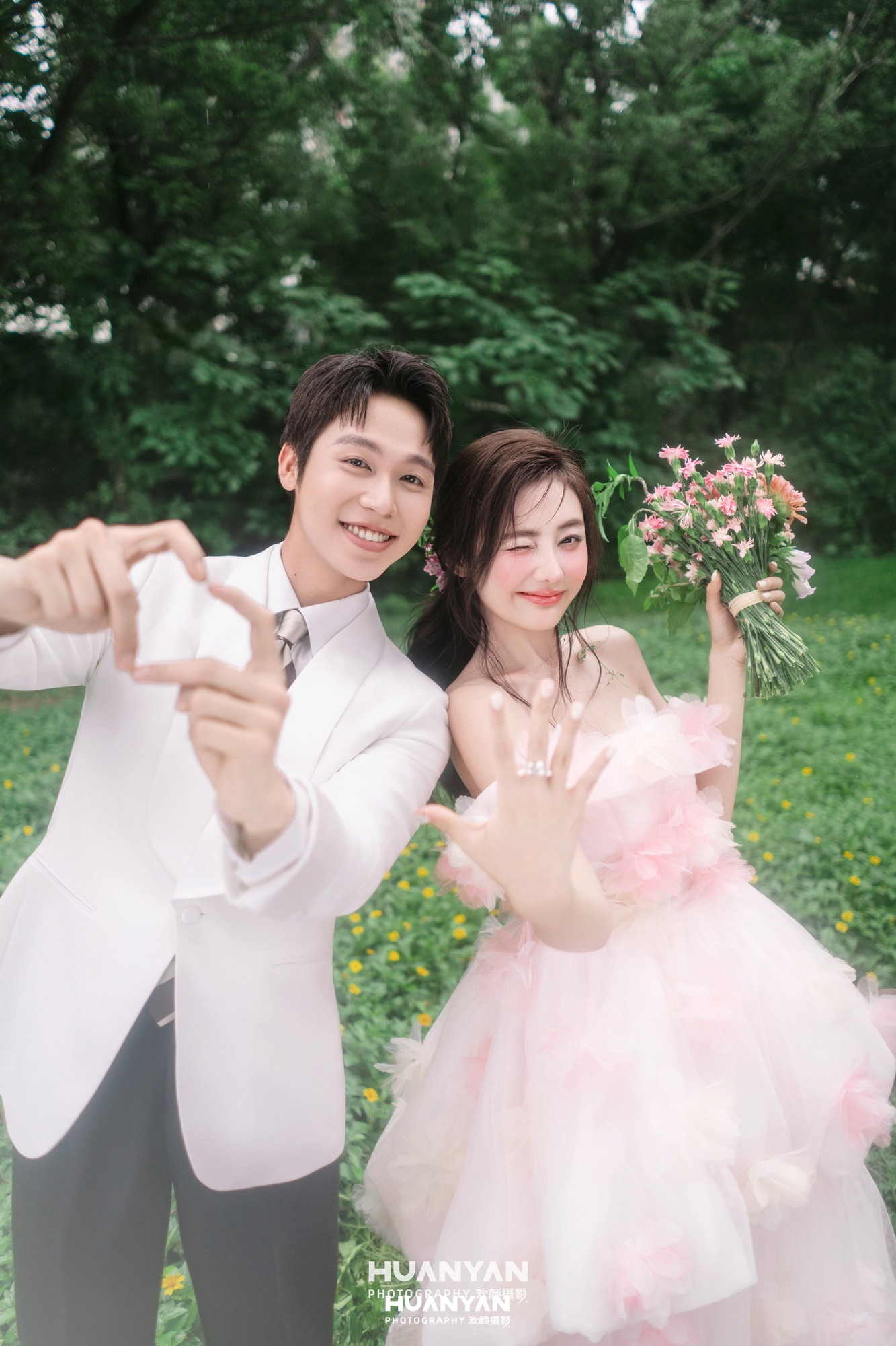 粉纱拾春：清新自然婚纱照户外自然实拍