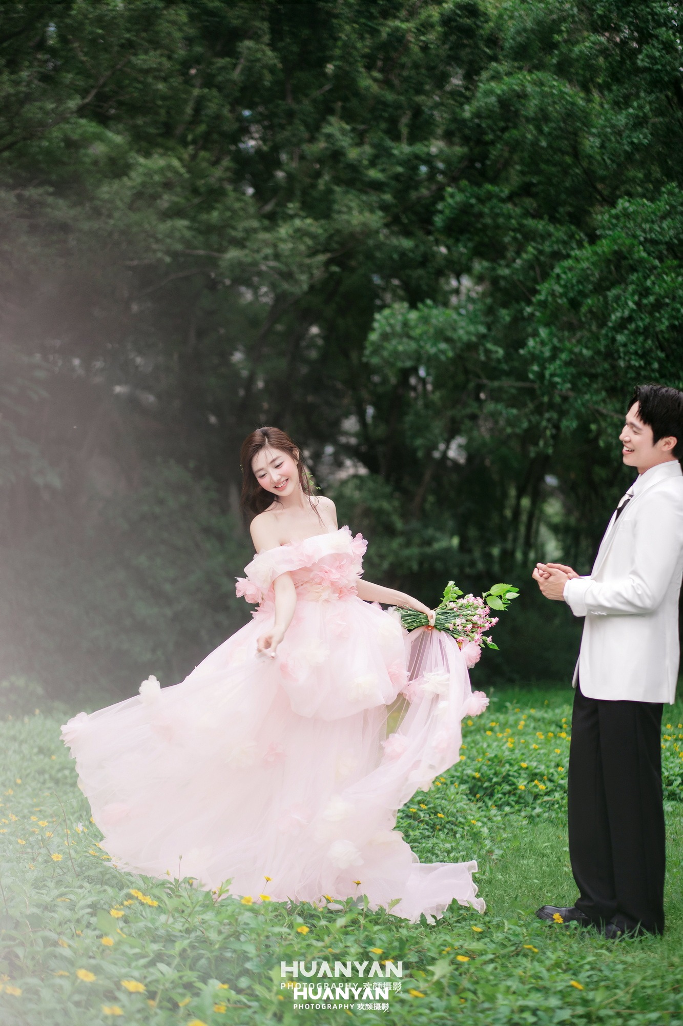 粉纱拾春：清新自然婚纱照户外自然实拍
