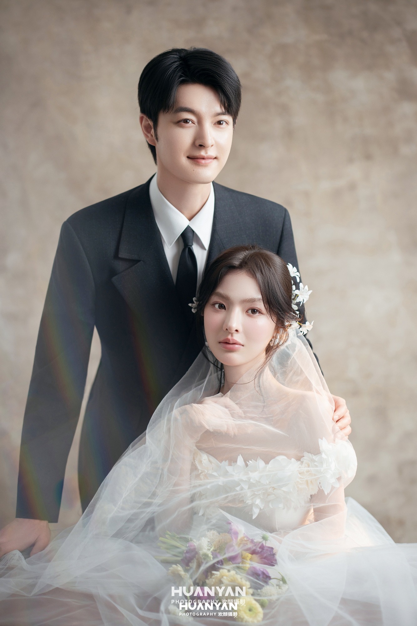 韩式温柔婚纱照 · 室内影棚场景 · 吻落纱间客片