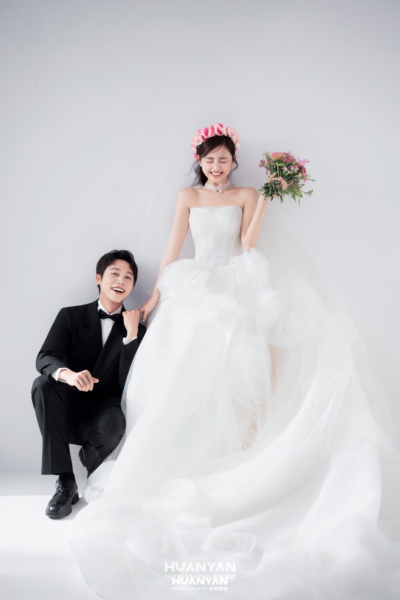 白境生花客片第3张｜韩式温柔婚纱照，摄于室内影棚