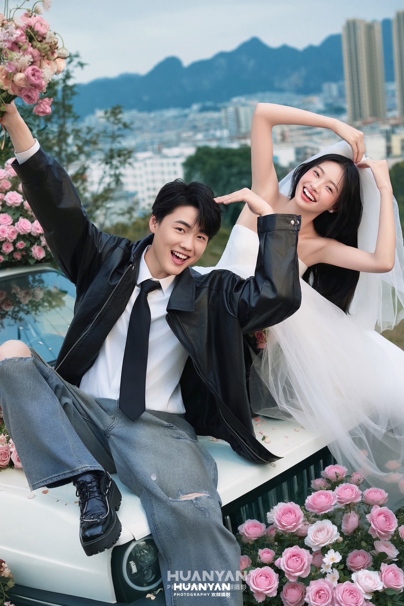 韩式温柔婚纱照 · 户外自然场景 · 花车玫瑰客片