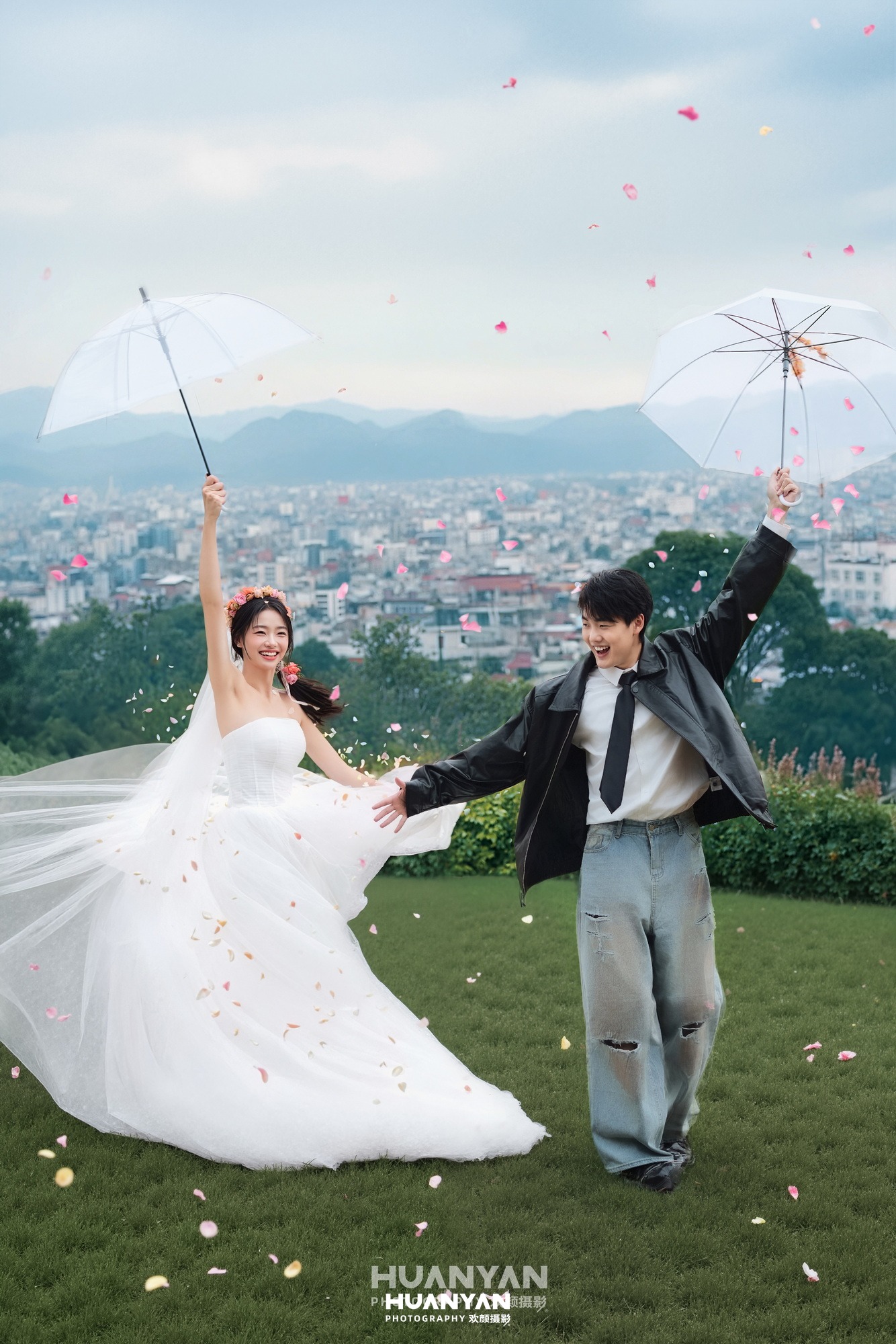 白伞飞花：清新自然婚纱照户外自然实拍