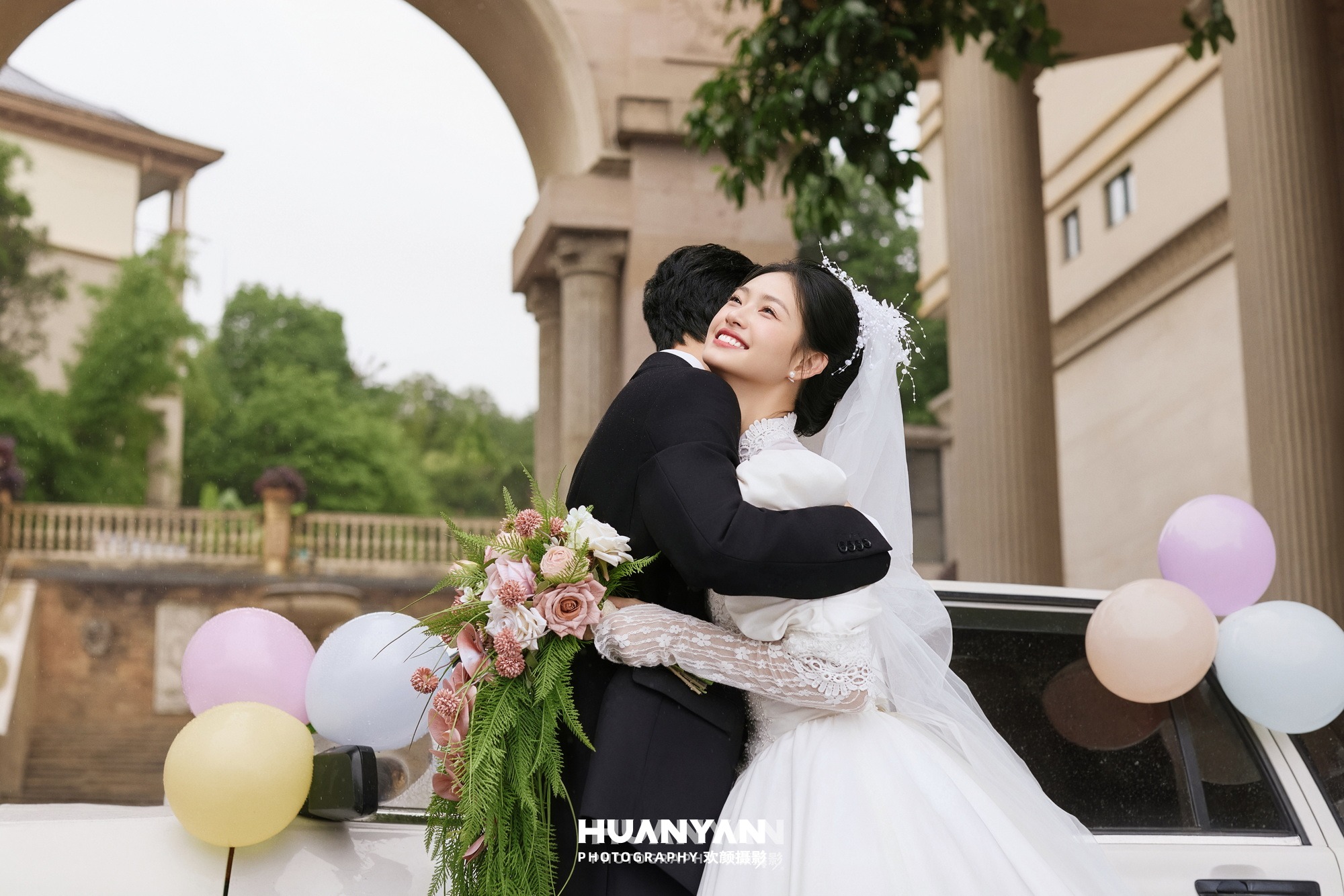 街角泡泡客片第7张｜浪漫唯美婚纱照，摄于城市街拍