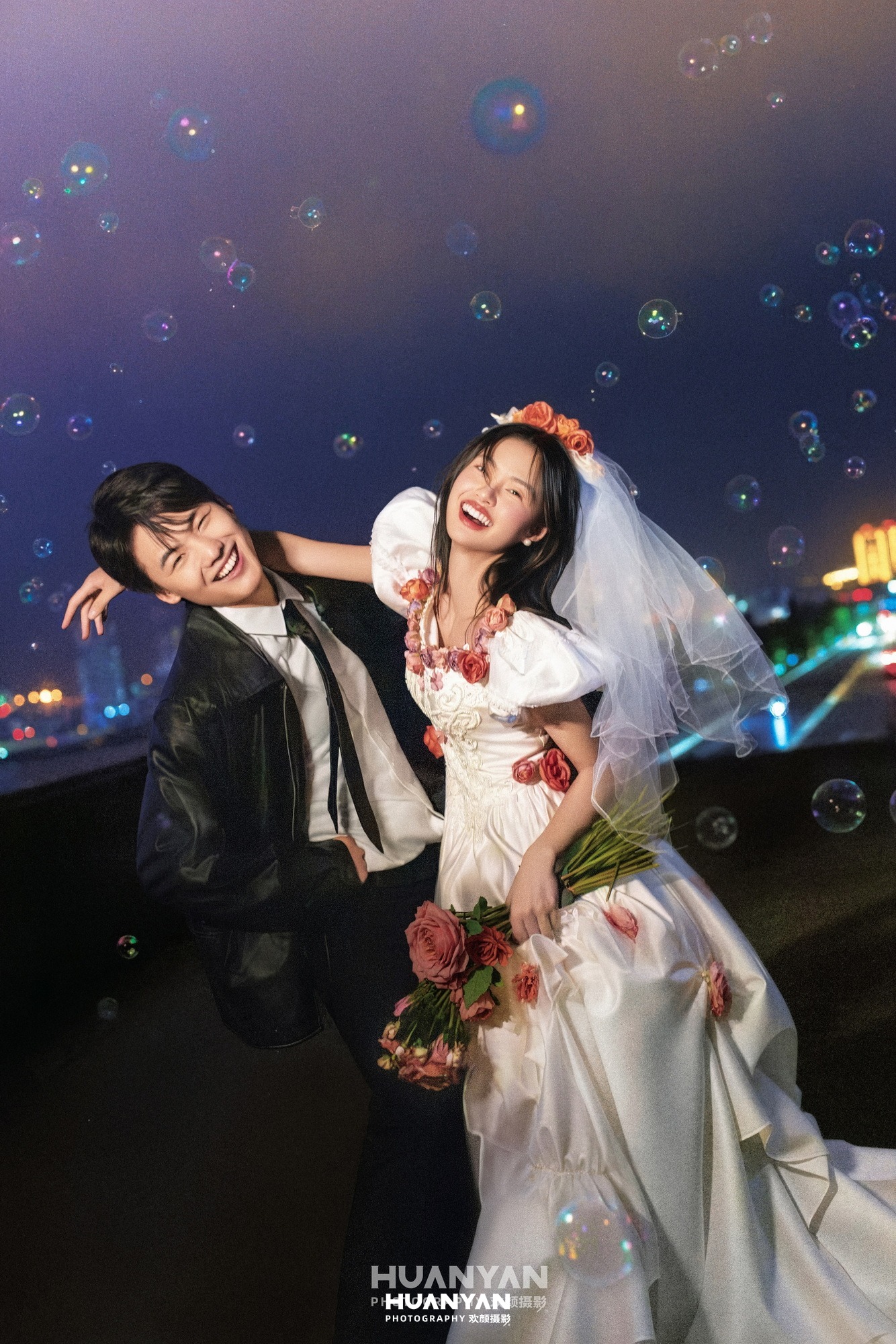 山顶浪漫唯美婚纱照实拍（夜灯花雨系列）