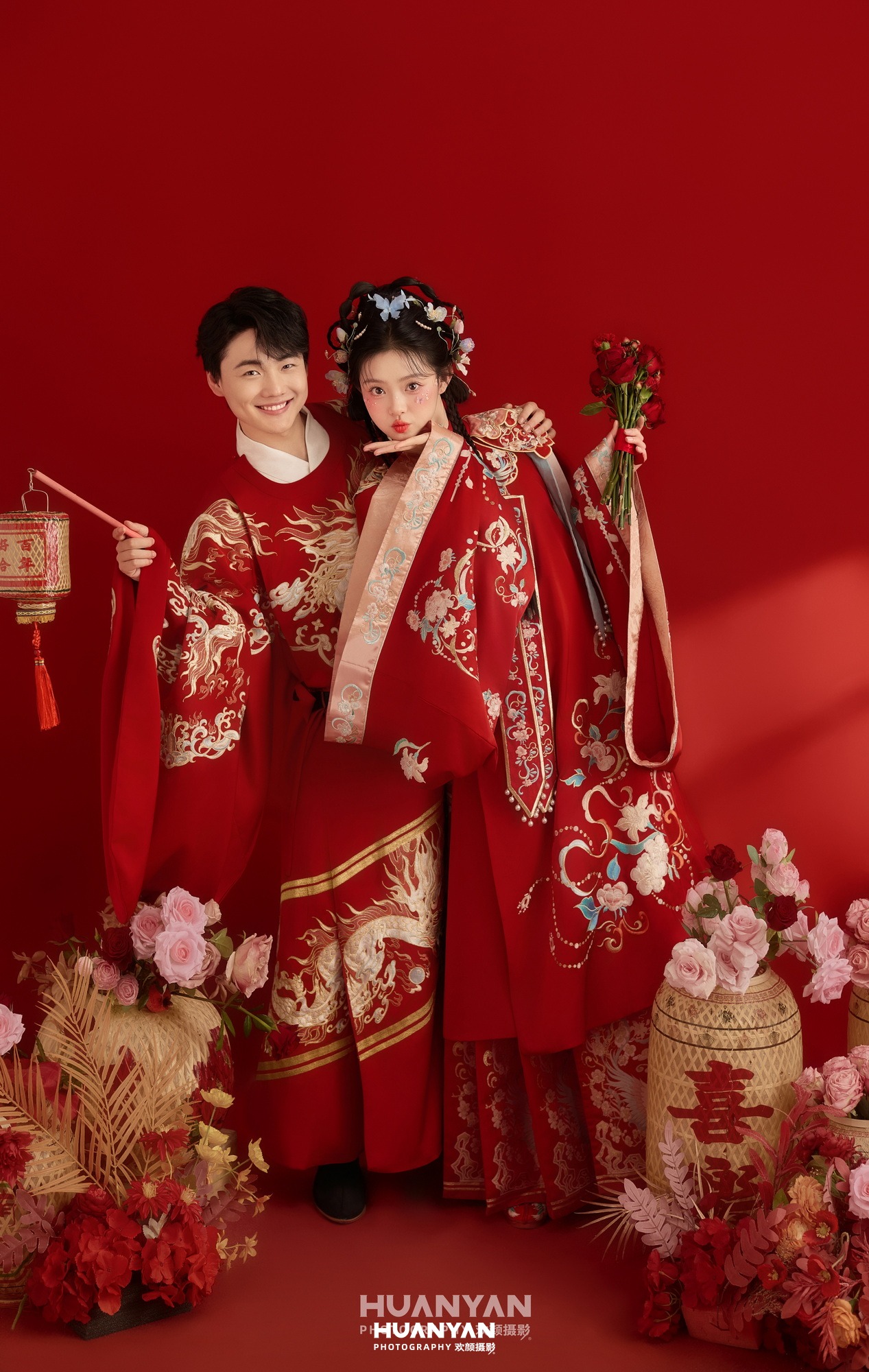红衣酿喜客片第7张｜新中式婚纱照，摄于室内影棚