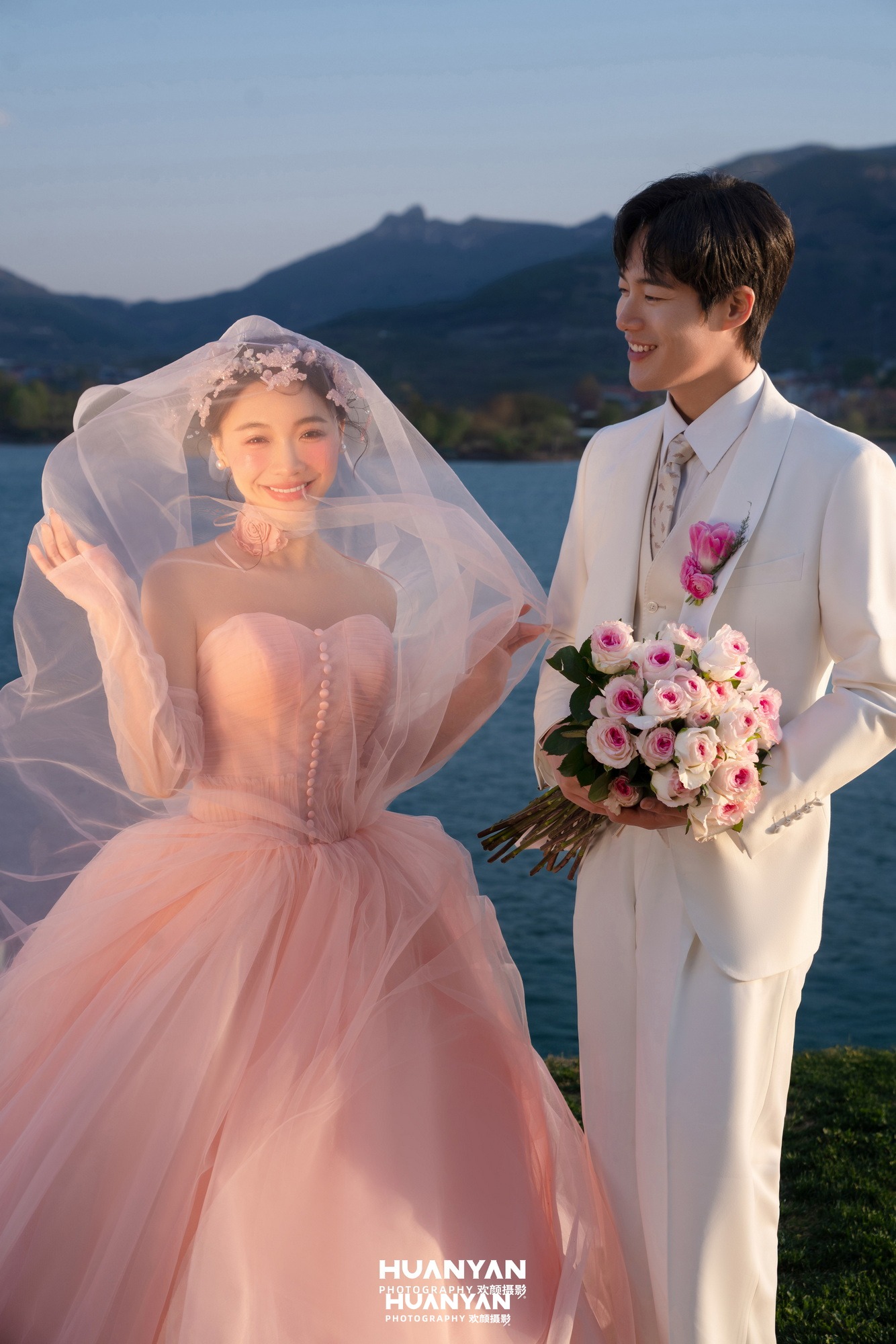 粉纱落日：韩式温柔婚纱照户外自然实拍