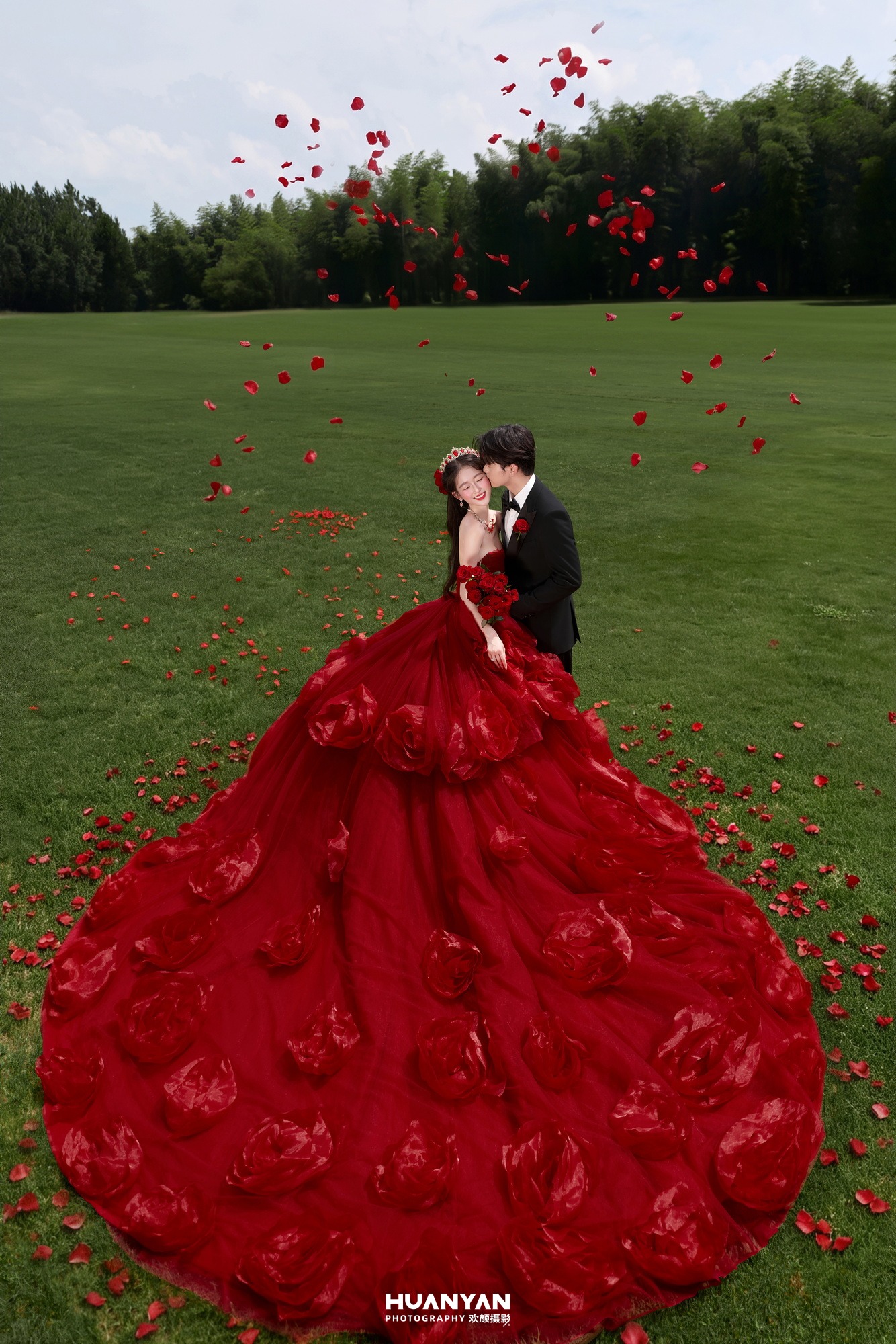 玫瑰之门：轻奢高级婚纱照户外自然实拍